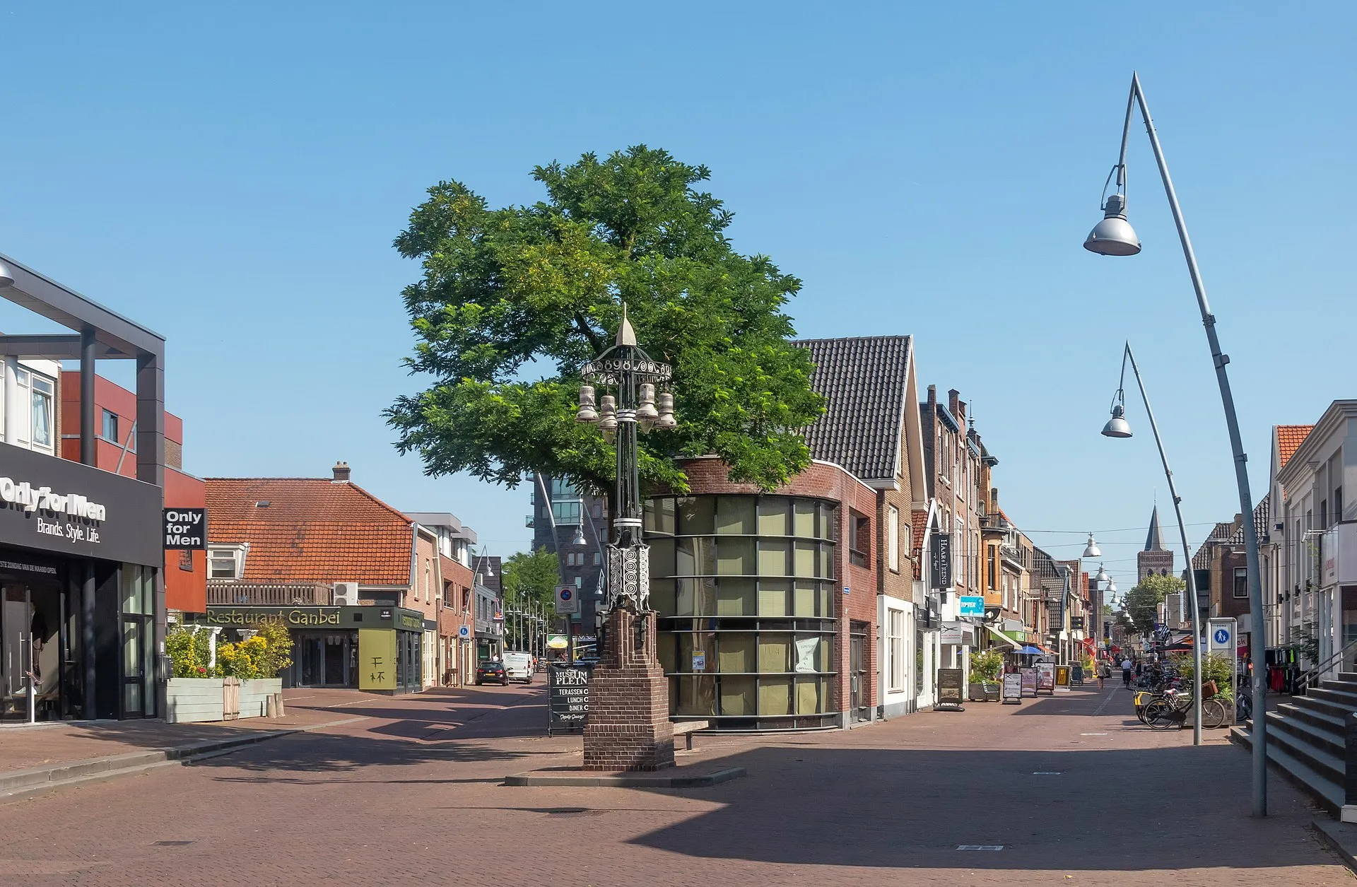 Het Maanderplein in het centrum van Ede