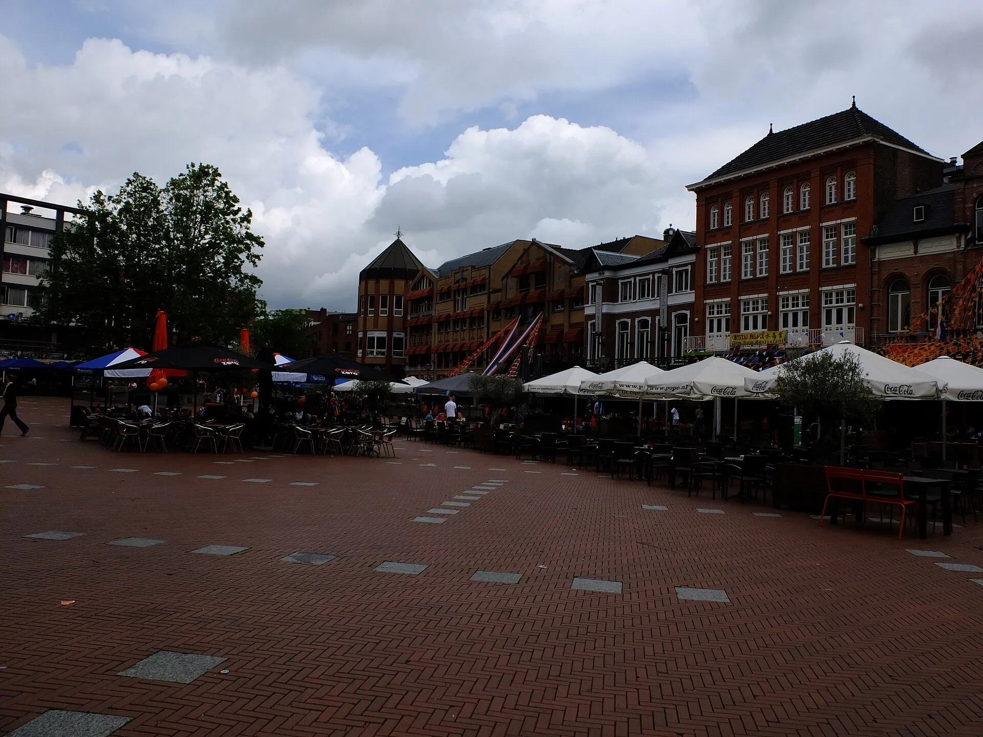 De Markt met terrassen in het centrum van Eindhoven