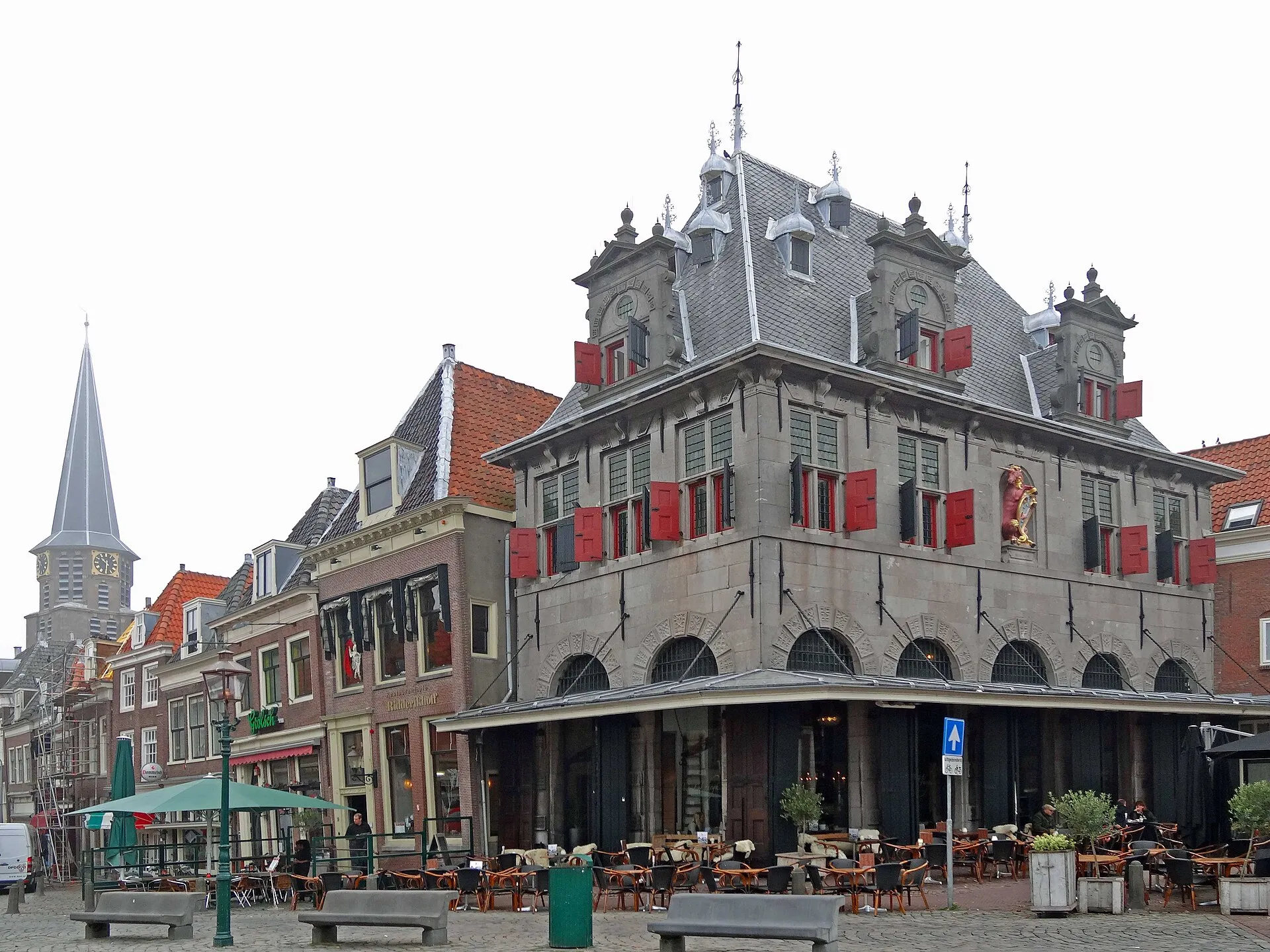 De Roode Steen met de Waag in Hoorn