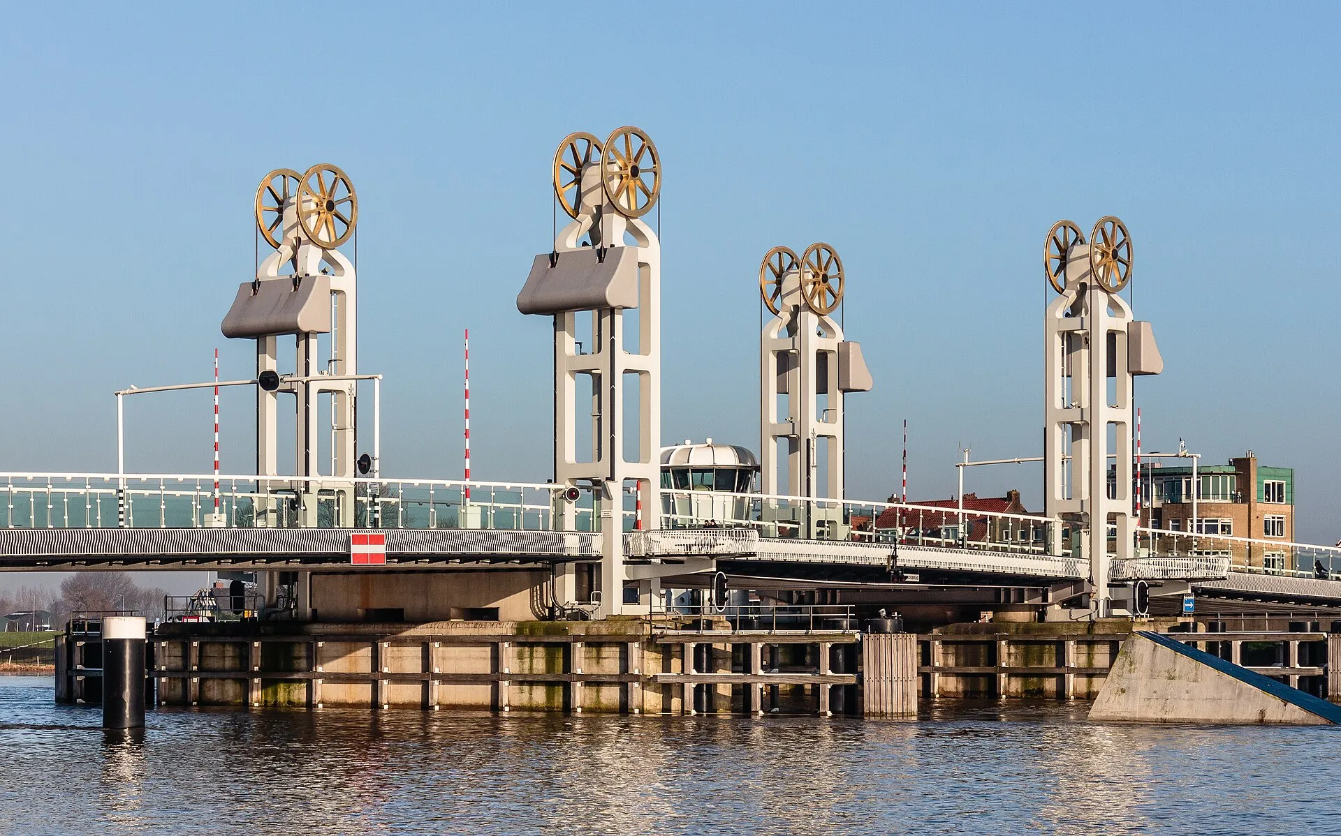 De stadsbrug over de IJssel in Kampen