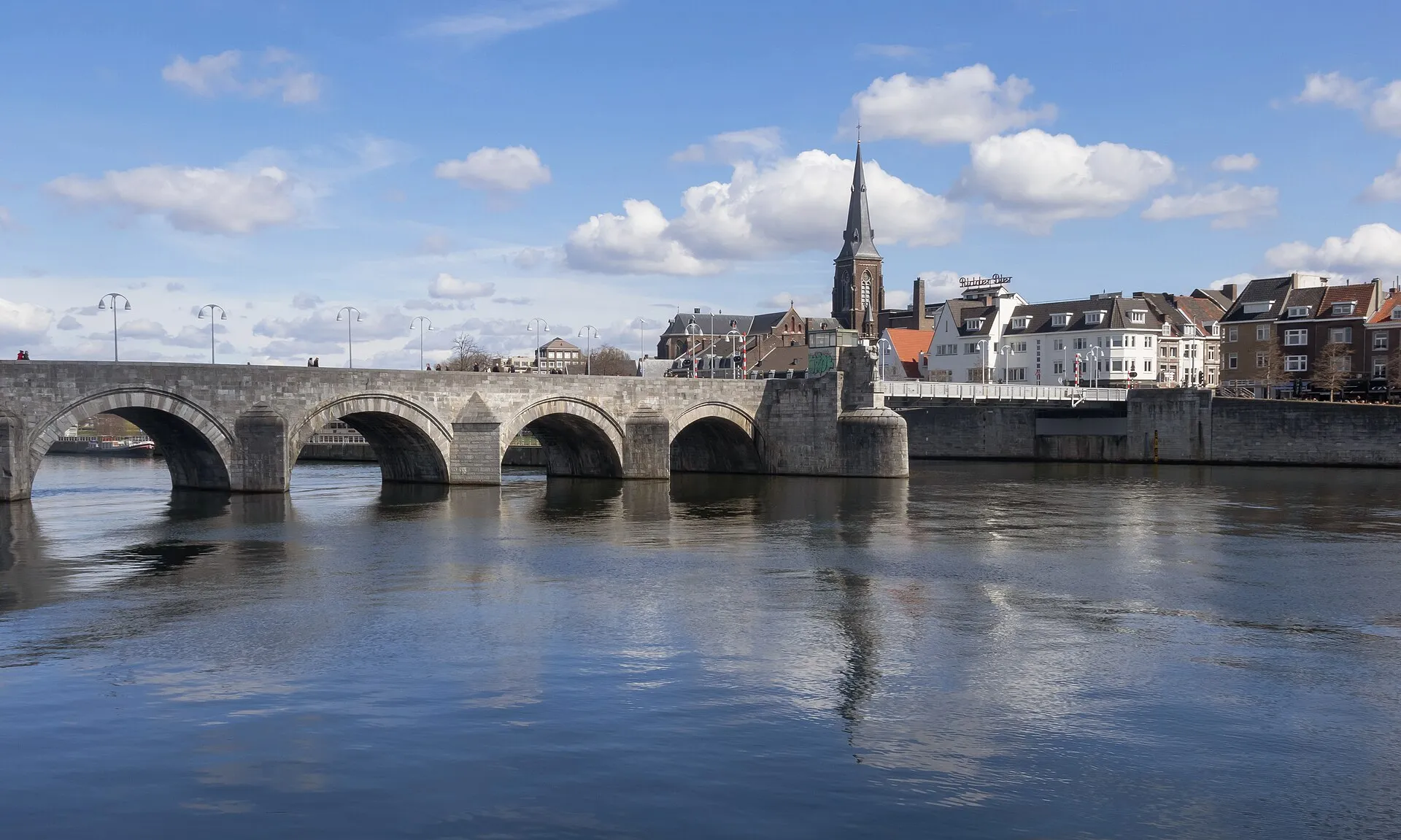 De Sint-Servaasbrug over de Maas in Maastricht