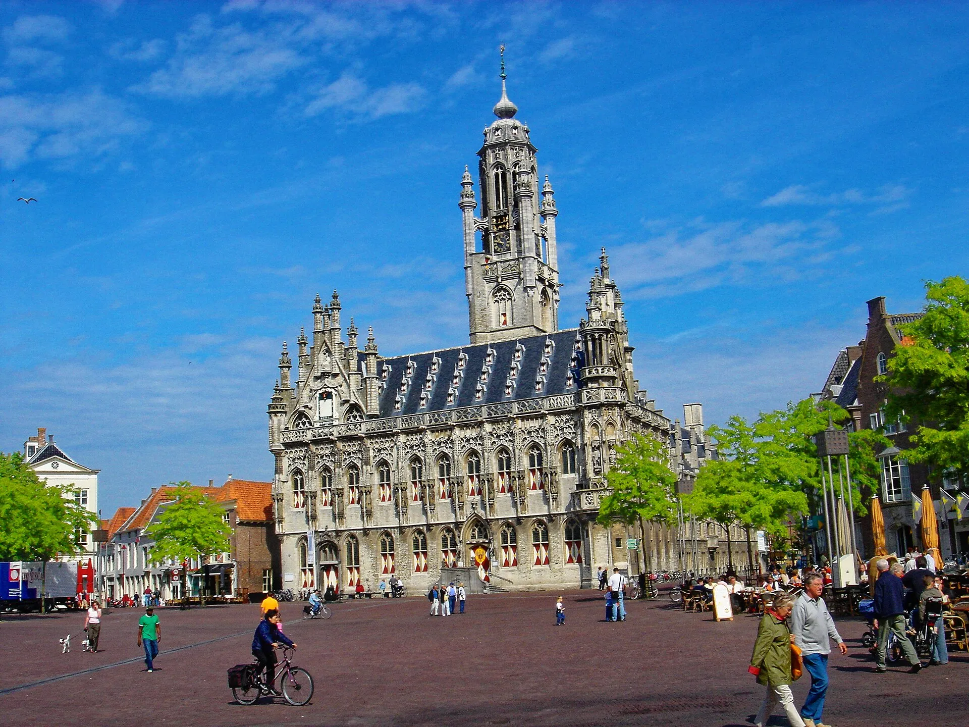 Het gotische stadhuis aan de Markt in Middelburg