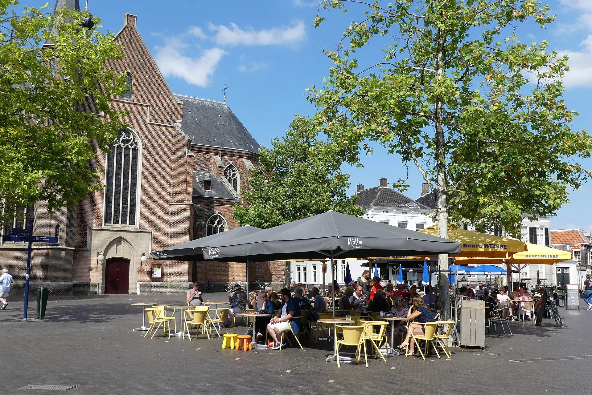 De Sint-Jansbasiliek aan de Markt in Oosterhout